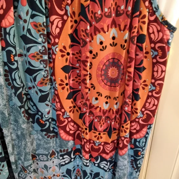 3892 Size XL Beautiful Multi Color Jumpsuit With Adjustable Straps. - Picture 2 of 5